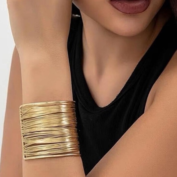 Gold wire wide Cuff Bracelet - Picture 2 of 5